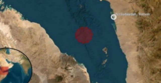 بواسطة قوارب صغيرة.. هجوم مجهول على سفينة قرب موانئ اليمن