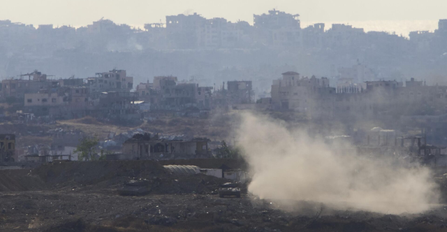غارات إسرائيلية مكثفة توقع 60 فلسطينياً في غزة