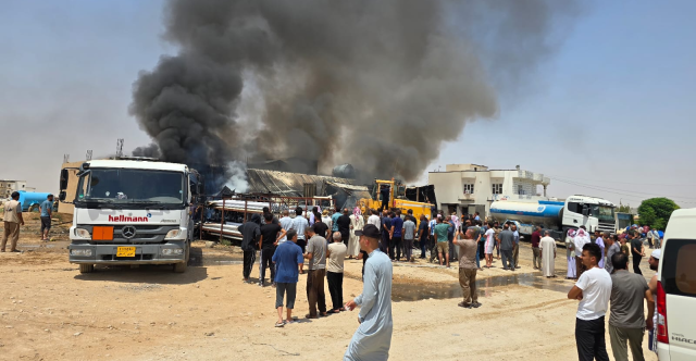 حريق كبير يخلف خسائر مالية بئمات الملايين من الدنانير في نينوى (فيديو)