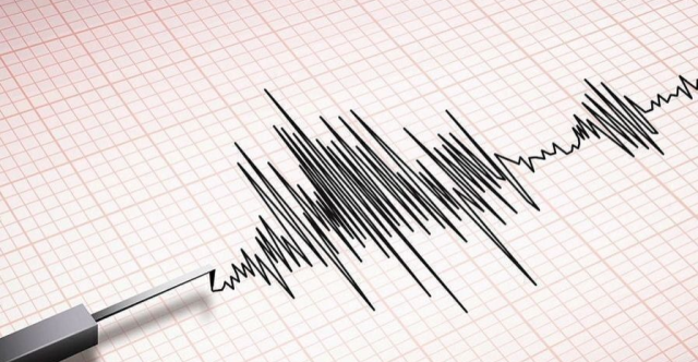 زلزال بقوة 4.9 يضرب منطقة في بوشهر الإيرانية