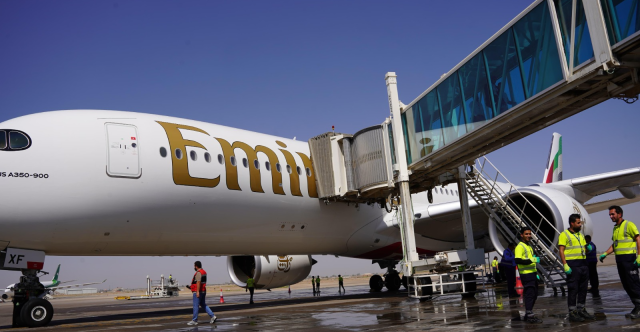 أول رحلة لطائرة إيرباص A350 التابعة للإمارات تحط في مطار بغداد الدولي