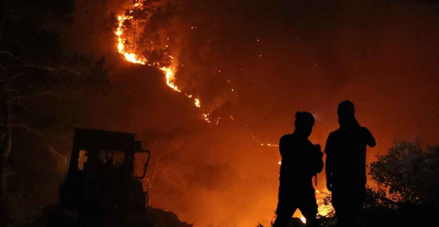 ليلة من الجحيم.. إمدادات من السماء لإخماد حرائق هي الأعنف بريف حماة واللاذقية
