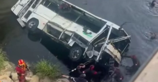 الجزائر.. سقوط حافلة يسفر عن 18 قتيلاً و9 جرحى (فيديو)