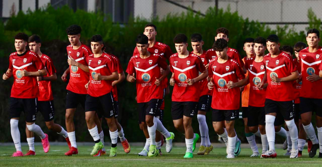 منتخب شباب العراق يواجه فريق دهوك في اربيل