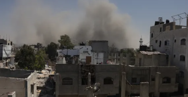 غزة.. مقتل مصور وإصابة صحفيين إثر غارة إسرائيلية جديدة