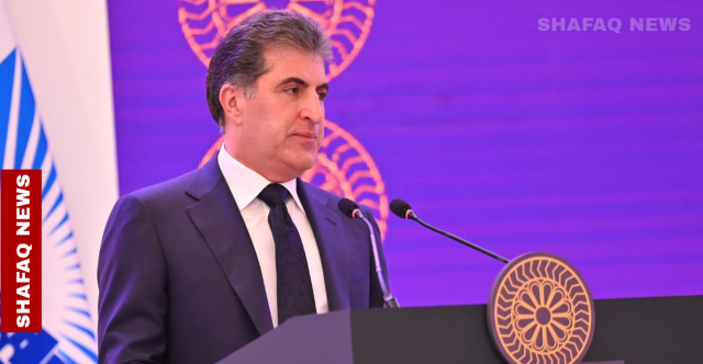رئيس إقليم كوردستان يؤكد استمرار العمل مع بغداد لحل أزمة الرواتب