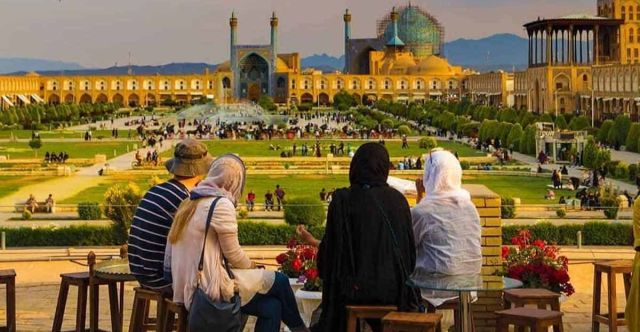 العراق ضمن أولويات إيران لزيادة أعداد السياح بعد الحرب الأخيرة