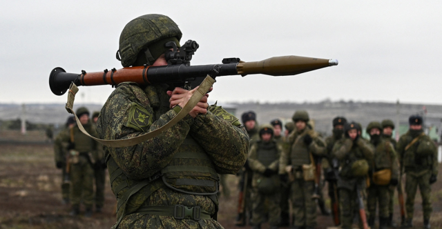 رحلة السلاح.. التفاصيل الكاملة لتحويل شباب عراقيين إلى مرتزقة بالجيش الروسي