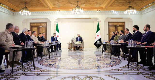 وفد روسي رفيع يجتمع مع الشرع في دمشق