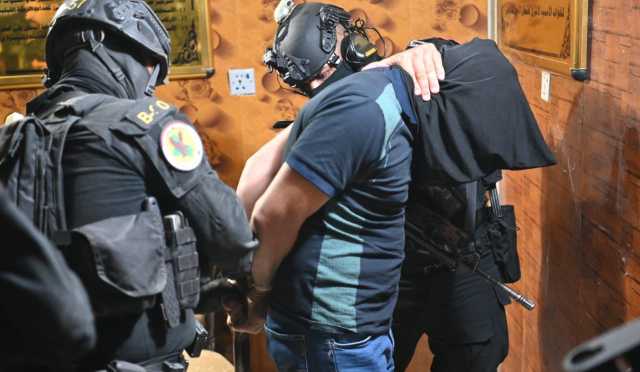 اعتقال فتاة وشخصين أحدهما طعن شقيقتيه بدافع غسل العار في بغداد