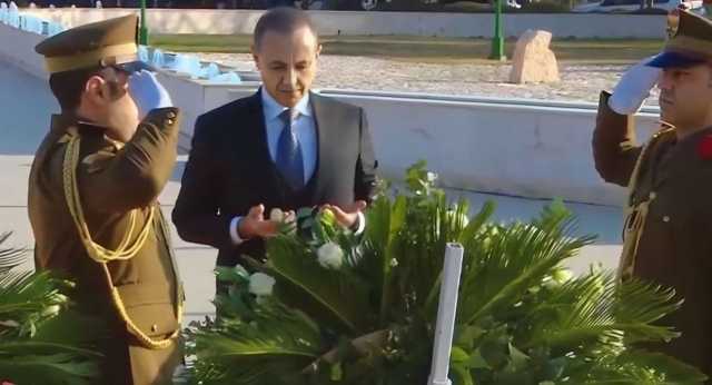 نيجيرفان بارزاني يضع إكليل الورد على النصب التذكاري لضحايا تفجيرات 1 شباط