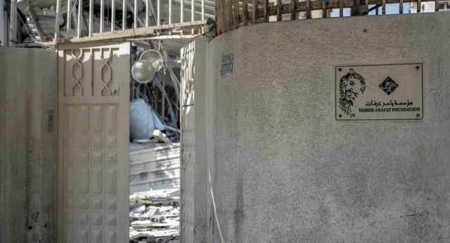 اسرائيل تدمر منزل ياسر عرفات في غزة والحكومة الفلسطينية: سيظل شاهدا