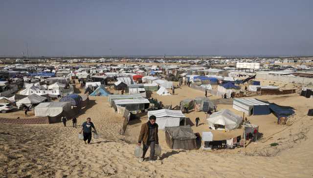 الجيش الإسرائيلي يشتري آلاف الخيام لإجلاء الفلسطينيين استعداداً لاجتياح رفح