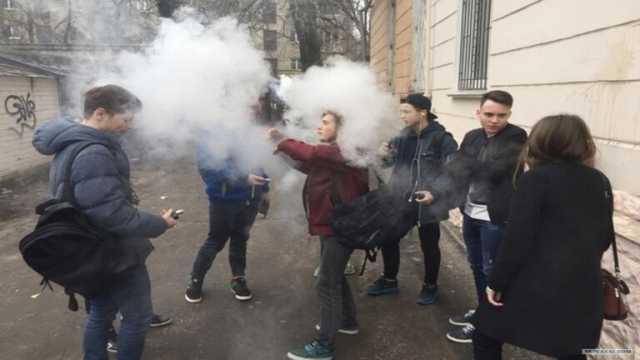 روسيا تتجه لفرض حظر تام على بيع السجائر الالكترونية