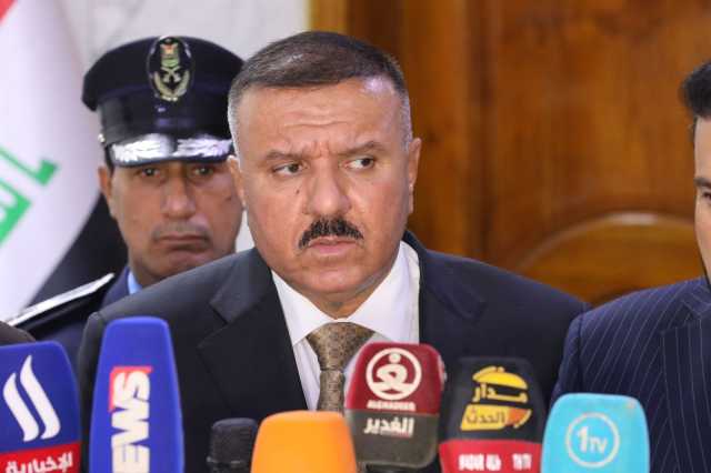 وزير الداخلية العراقي يعلن إصدار قرابة 40 مليون بطاقة وطنية