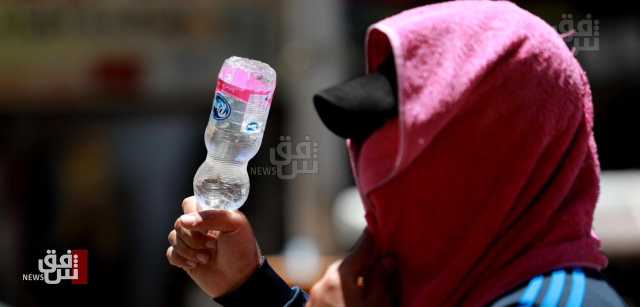 بغداديون يحاربون الصيف بـمراوح الماء ويطالبون الأمانة بانقاذهم (صور)