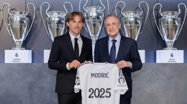 رسمياً.. ريال مدريد يجدد عقد مودريتش بعد تخفيض راتبه