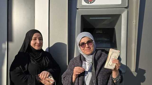 150 ألف موظف كوردي يتسلمون رواتبهم رقمياً عبر نظام حسابي (صور)