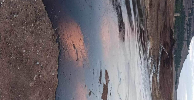 وادي النفط الأسود.. نهر عائم مصدر التهديد الأكبر لأرواح العراقيين