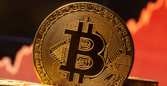 انتعاش بتكوين يتلاشى في الأيام الأخيرة من عام قياسي
