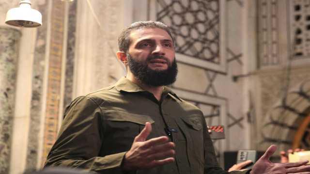 الشرع يثير الجدل.. دمج مدنيين وأجانب برتب رفيعة في الجيش السوري