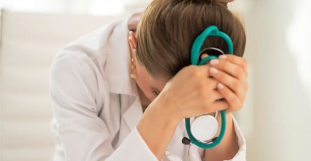 كركوك.. 6 أشخاص يعتدون على طبيبة داخل عيادتها