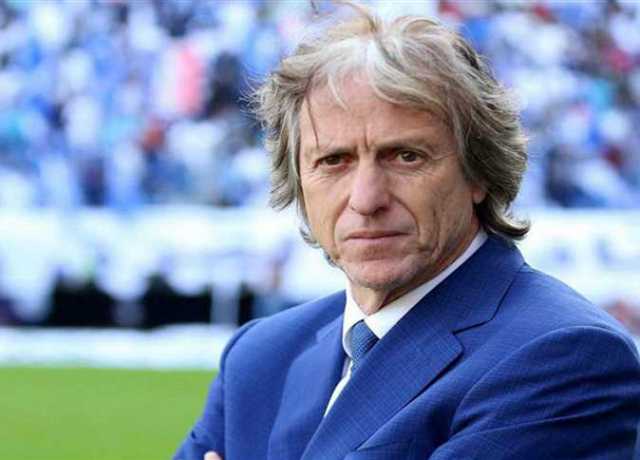 «مكالمة هاتفية أثناء المباراة».. جيسوس يلفت الأنظار في ودية الهلال ضد دينامو كييف.. فيديو