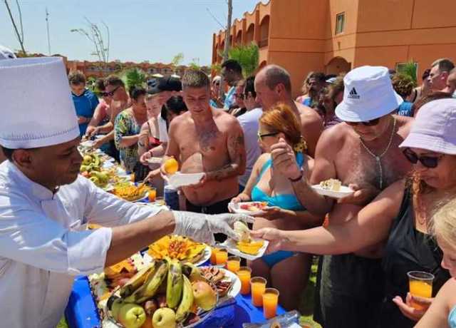 مهرجانات للفاكهة على شواطئ مرسى علم وإقبال أجنبى كبير