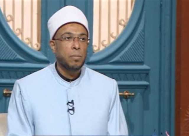 داعية إسلامي: يجوز قطع صلاة النافلة للرد على الأم والأب (فيديو)
