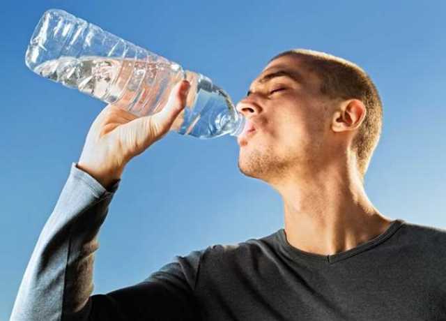 عميد المعهد القومي للتغذية: توفير احتياجات كبار السن من المياه خلال الحرارة يجنبهم الجلطة