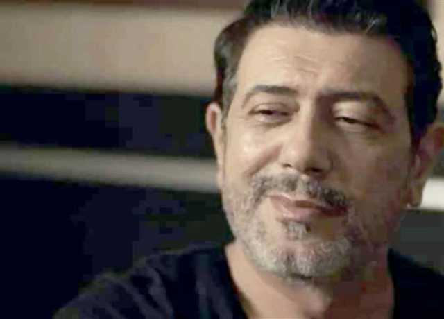 أحمد وفيق: أحمد زكي كان يعتمد على تخزين الشخصيات في ذاكرته لاستخدامها في أعماله