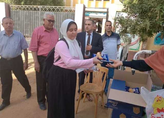 11 لجنة تستقبل طلاب الثانوية العامة في الوادي الجديد لأداء امتحان الاستاتيكا