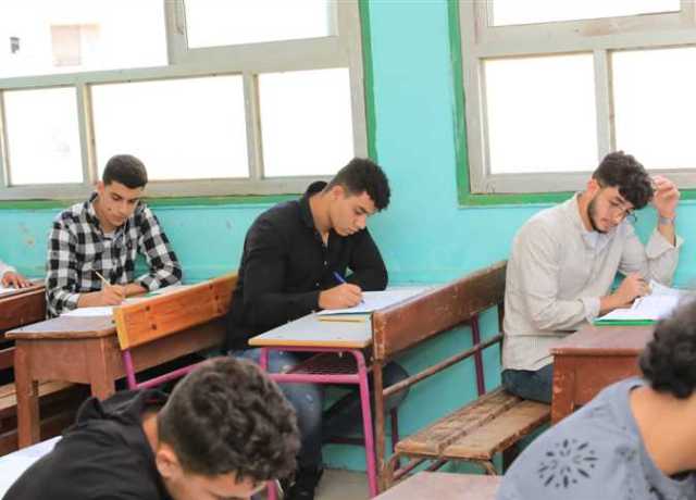 بدء امتحان الاستاتيكا لطلاب شعبة علمي رياضيات بالثانوية العامة 2023
