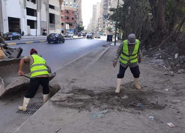 غلق طريق كفر لبس في أبو قرقاص لتنفيذ شبكة الصرف الصحي