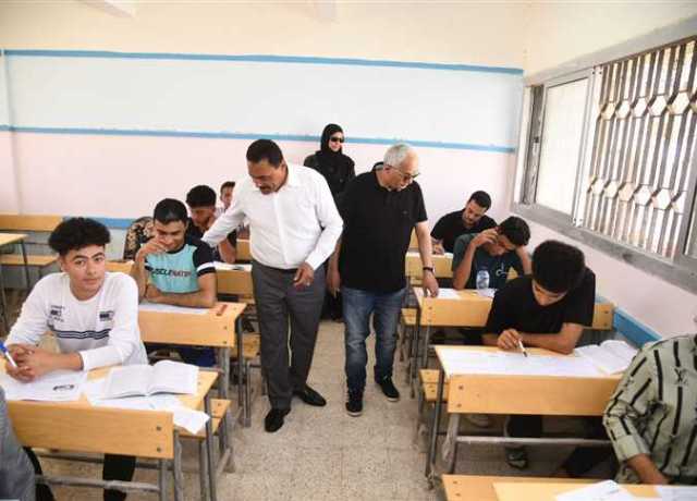 أجواء هادئة بـ13 لجنة في اليوم الأخير لماراثون الثانوية بمطروح (تفاصيل)