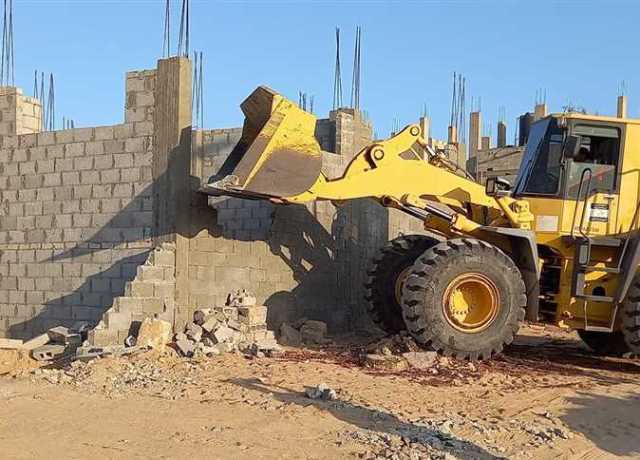 إزالة مبنيين بدون ترخيص في مدينة العريش