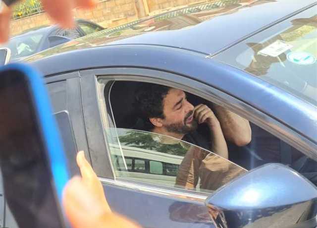 انهيار حميد الشاعري فى جنازة علاء عبد الخالق (صور)
