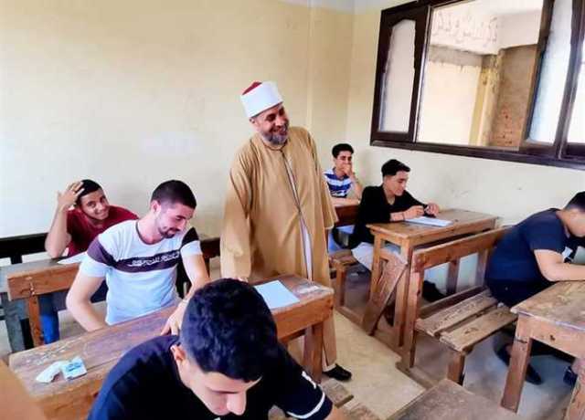 طلاب الشعبة العلمية يؤدون امتحان الصرف بـ «أزهر المنيا» دون شكاوي