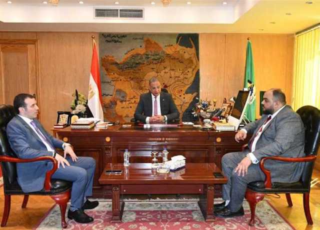 محافظ الفيوم يوجه بتقديم خدمات «100 يوم صحة» للعاملين بالمنطقة الصناعية