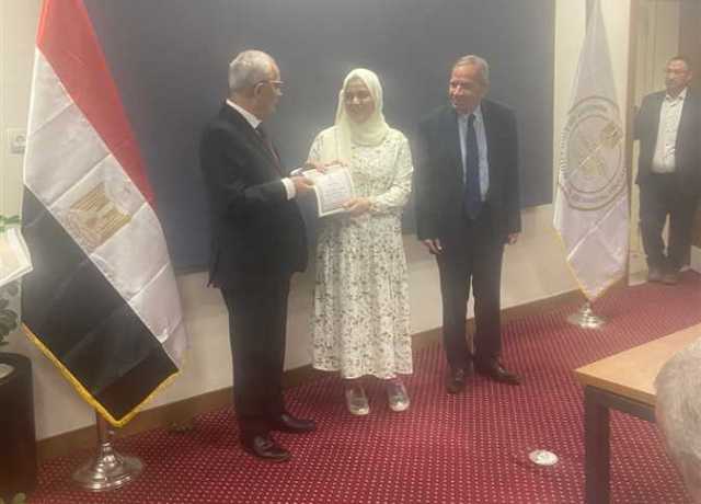 بعد تكريم الوزير.. أوائل الدبلومات الفنية 2023 يواصلون الاحتفال بين أسرهم