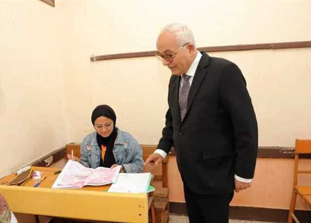 «صوروا الأسئلة بجوار بلاعة».. وزير التعليم يعلن ضبط مصوري امتحان «التفاضل والتكامل»