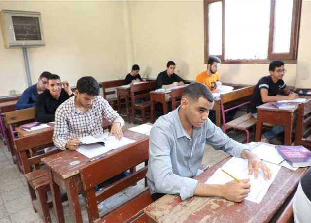 فرحة طلاب الثانوية العامة فى الإسكندرية لسهولة الجيولوجيا وعلم النفس