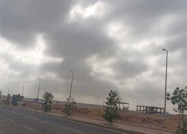 طقس صيفي حار غائم جزئيًا نهارًا معتدل ليلاً على مدينة 6 أكتوبر