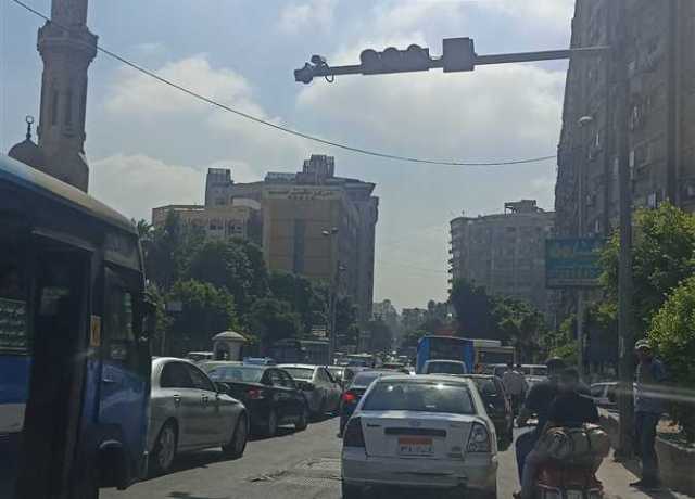 شلل مروري وبطء حركة السيارات أعلى كوبرى جامعة القاهرة