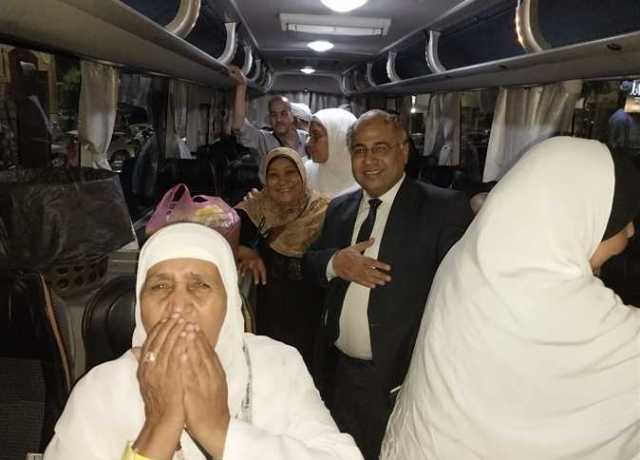 بالنيابة عن المحافظ.. وكيل «تضامن سوهاج» يستقبل الحجاج العائدين من الأراضي المقدسة