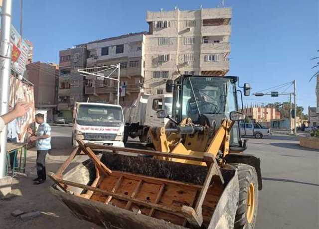 حملات لإزالة الإشغالات بمركز الخارجة في الوادي الجديد