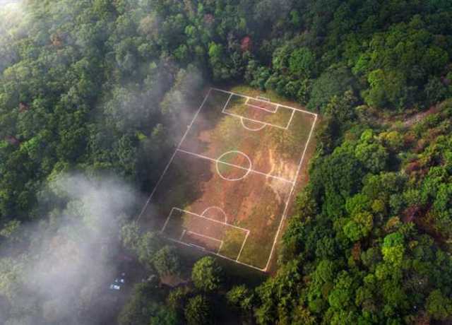 اللعب فوق النار.. 10 فرق تخوض مبارياتها على ملعب في حضن بركان بالمكسيك
