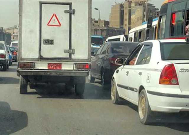 «النشرة المرورية».. كثافات متحركة بشوارع وميادين القاهرة (بالمناطق)
