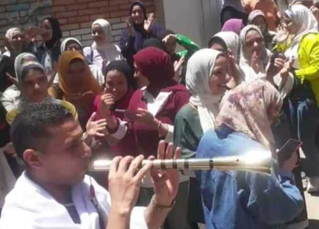 بـ«الطبل والزغاريد».. اختام مارثون امتحانات الثانوية العامة بالأقصر
