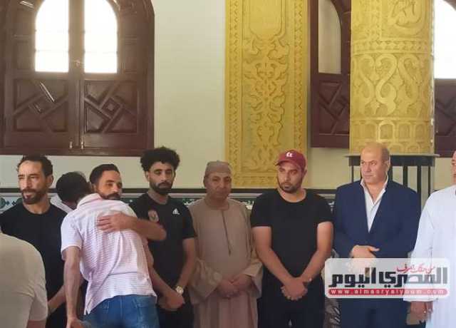 المئات يشيعون جنازة والد مروان عطية فى كفر الدوار قبل مباراة الأهلي والزمالك اليوم